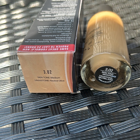 Brand New Smashbox Studio Skin 24 Hours Hydra Foundation - Picture 2 of 2
